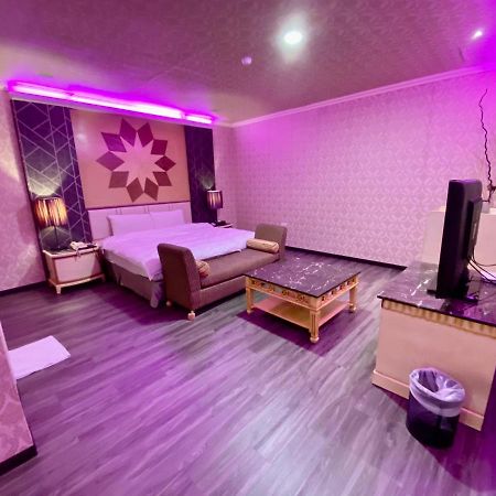 Huang Xing Motel Pingtung Εξωτερικό φωτογραφία