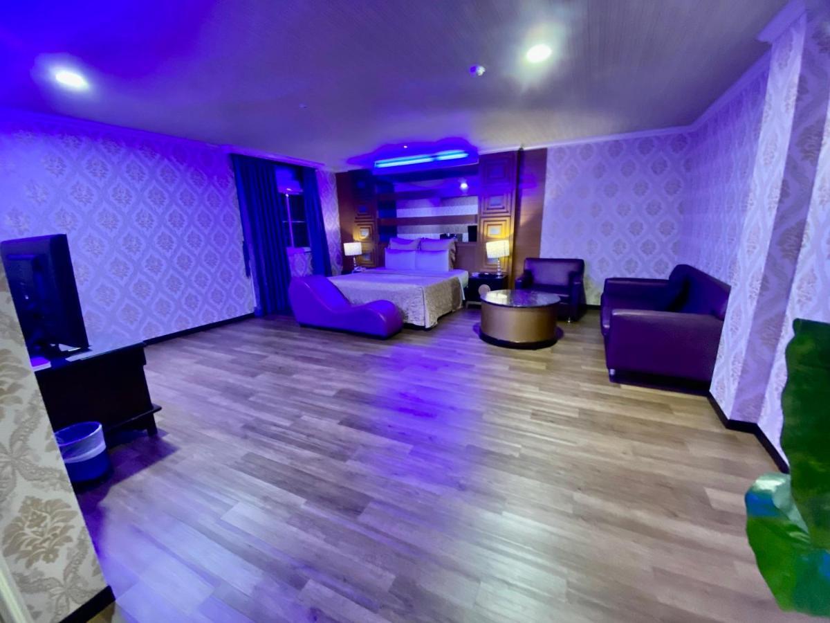 Huang Xing Motel Pingtung Εξωτερικό φωτογραφία