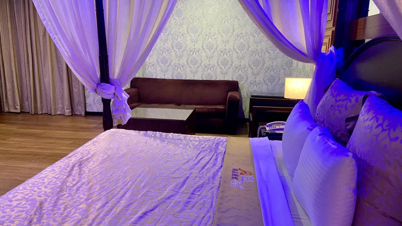 Huang Xing Motel Pingtung Εξωτερικό φωτογραφία