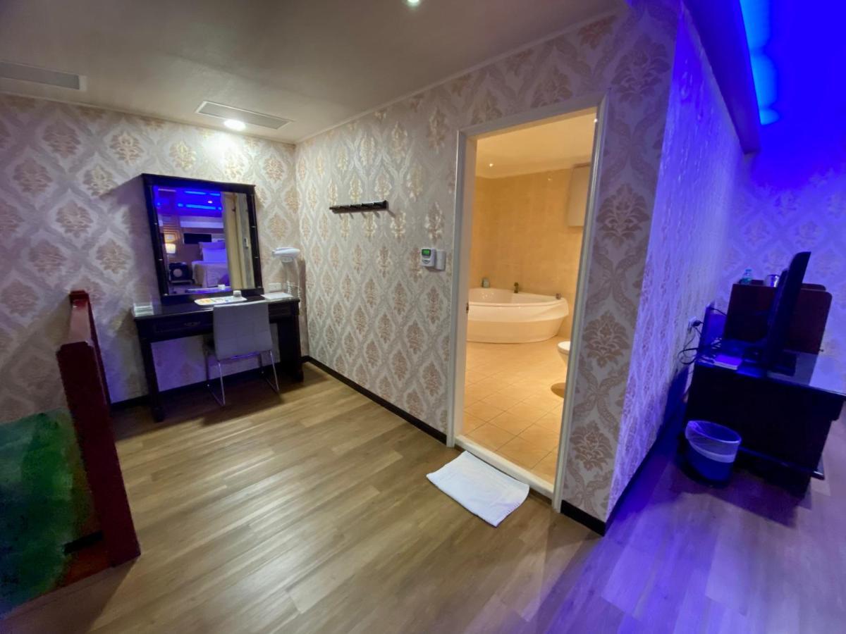 Huang Xing Motel Pingtung Εξωτερικό φωτογραφία