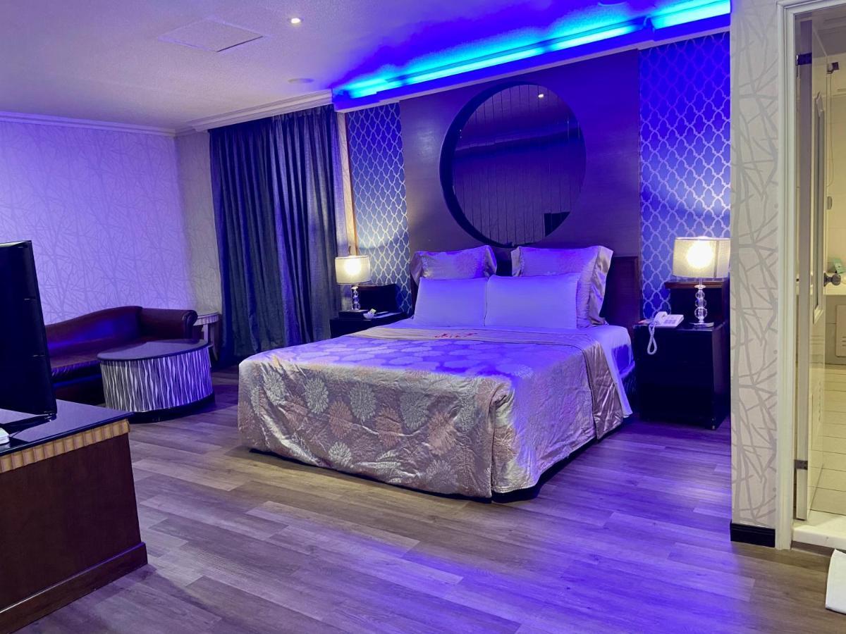 Huang Xing Motel Pingtung Εξωτερικό φωτογραφία