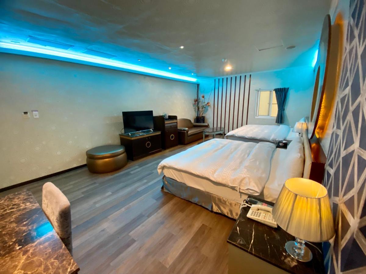 Huang Xing Motel Pingtung Εξωτερικό φωτογραφία