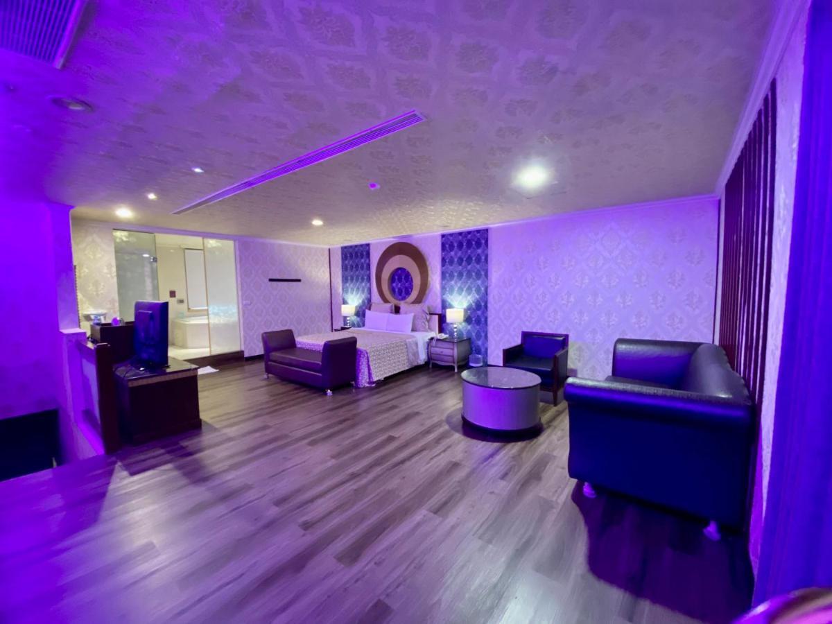 Huang Xing Motel Pingtung Εξωτερικό φωτογραφία