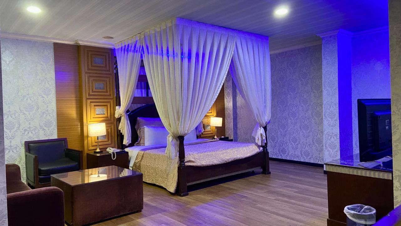 Huang Xing Motel Pingtung Εξωτερικό φωτογραφία