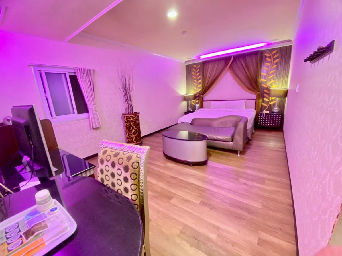 Huang Xing Motel Pingtung Εξωτερικό φωτογραφία