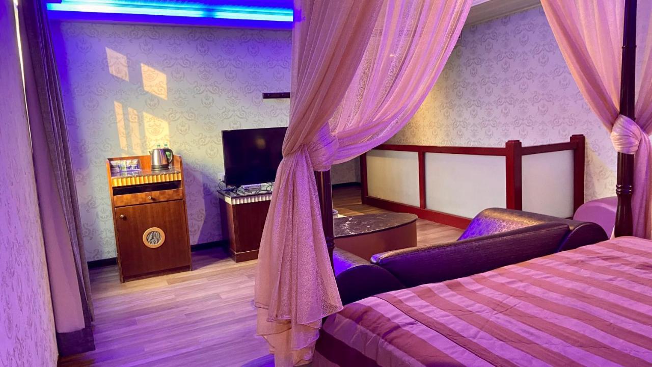 Huang Xing Motel Pingtung Εξωτερικό φωτογραφία