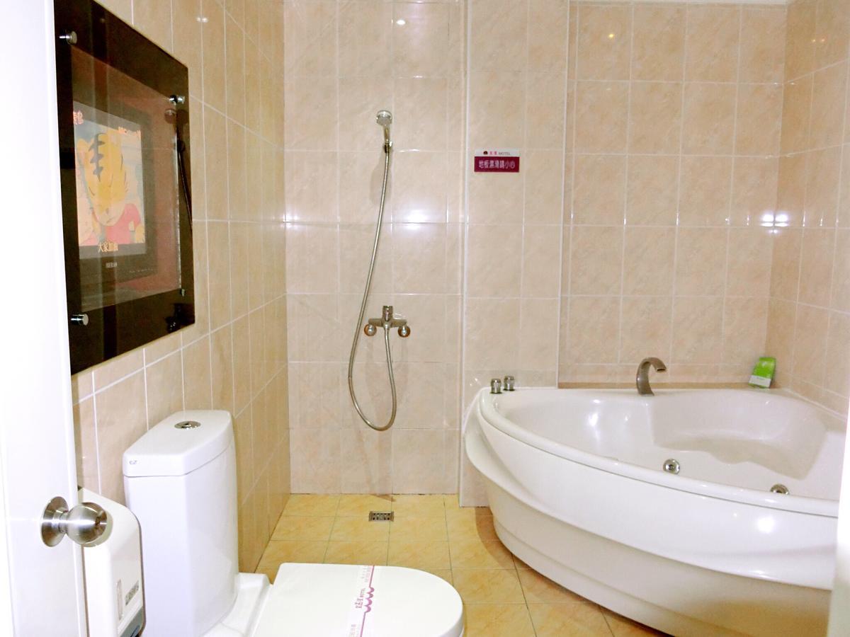 Huang Xing Motel Pingtung Εξωτερικό φωτογραφία