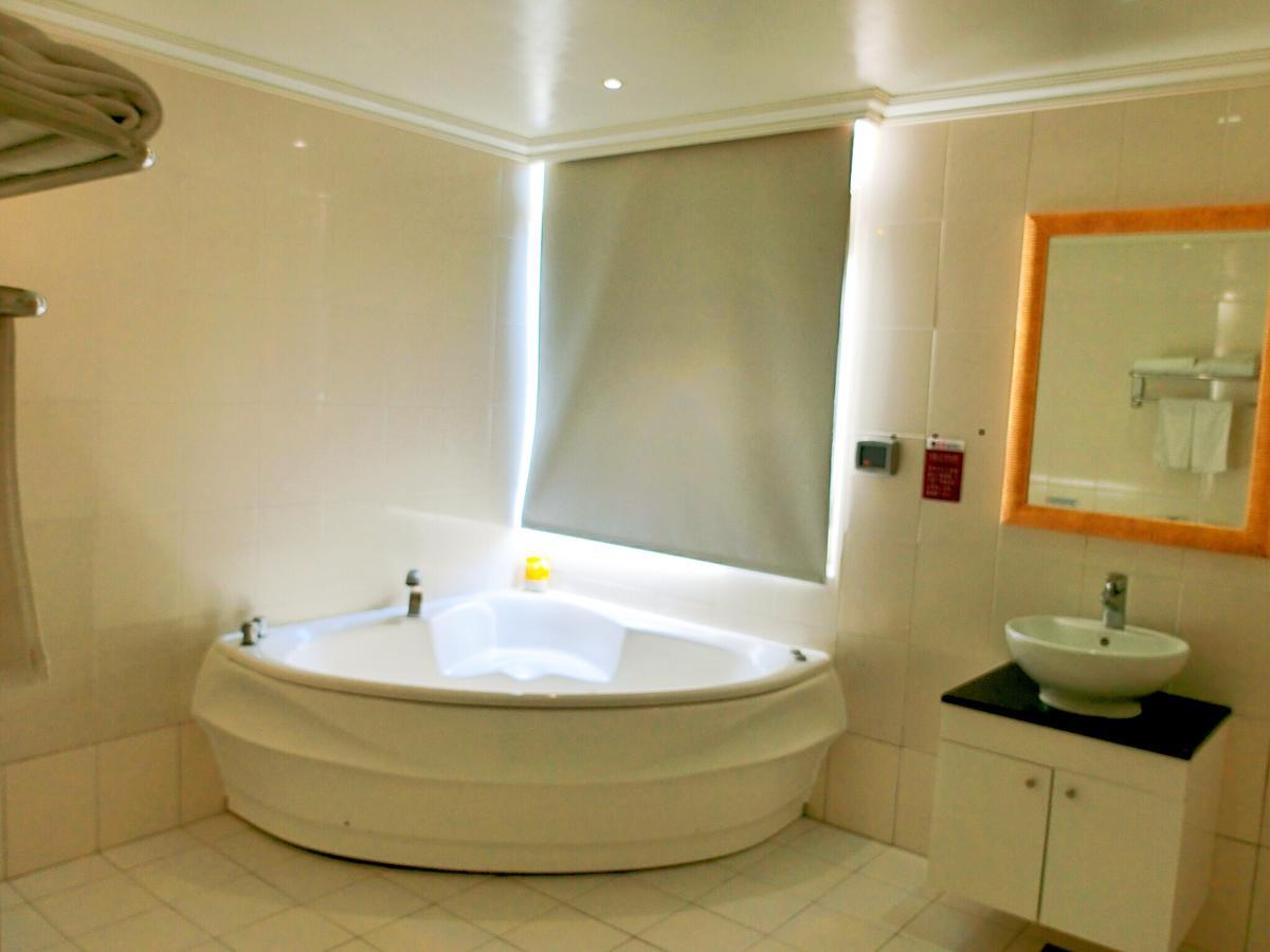 Huang Xing Motel Pingtung Εξωτερικό φωτογραφία